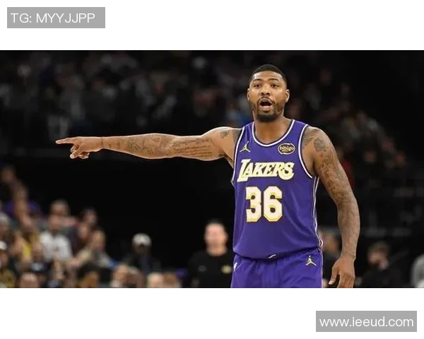 马库斯斯马特如何在NBA赛场上展现出色的防守与领导能力