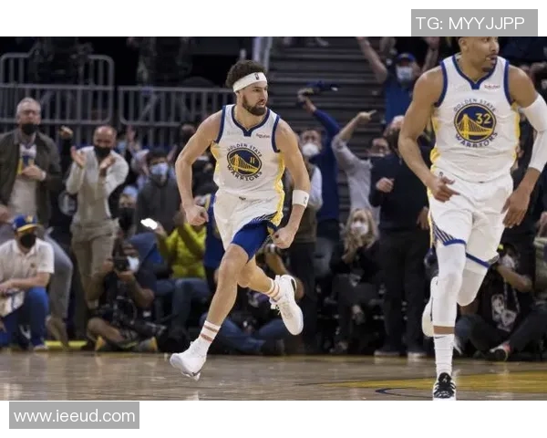 库里三分大赛决赛狂轰20球夺冠创历史新纪录引发全场欢呼